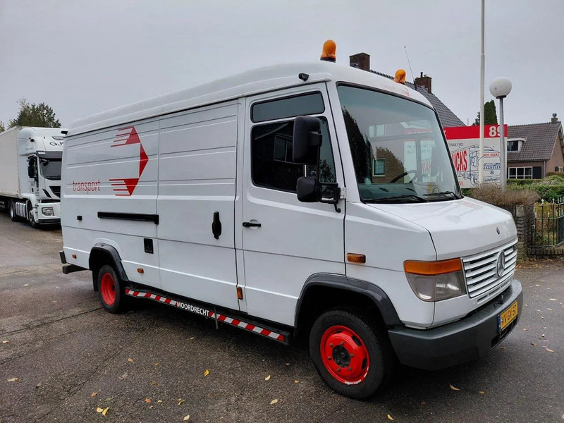 Mercedes-Benz 512 D - Kis furgon: 2 kép. Mercedes-Benz 512 D - Kis furgon: 2 kép.