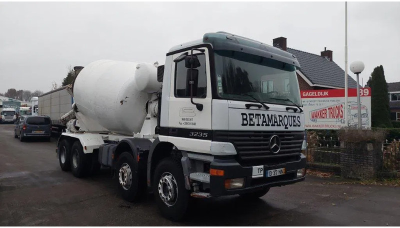 Mercedes-Benz Actros 3235 8x4 Mixer - Betonmixer: 2 kép. Mercedes-Benz Actros 3235 8x4 Mixer - Betonmixer: 2 kép.