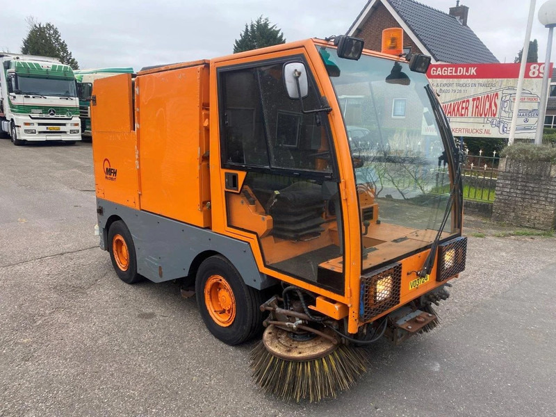 Nilfisk MFH2200 SWEEPER MFH 2200 CLEANER - Ipari seprőgép: 3 kép. Nilfisk MFH2200 SWEEPER MFH 2200 CLEANER - Ipari seprőgép: 3 kép.