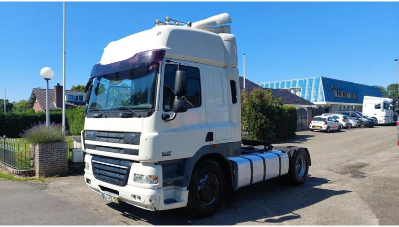 DAF CF 85.410 4x2 MANUAL 410 POWER - Nyergesvontató: 1 kép. DAF CF 85.410 4x2 MANUAL 410 POWER - Nyergesvontató: 1 kép.