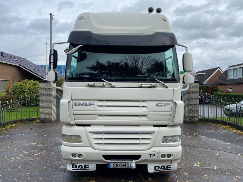 DAF CF 85.410 85CF 410 AUTOMATIC - Nyergesvontató: 2 kép. DAF CF 85.410 85CF 410 AUTOMATIC - Nyergesvontató: 2 kép.