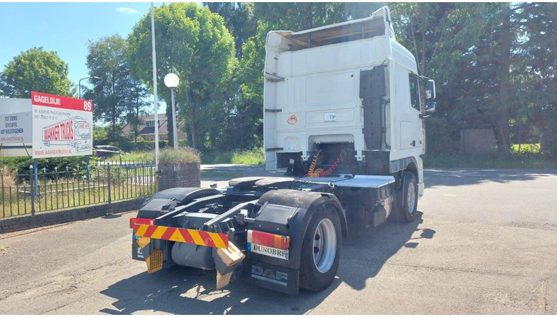 DAF XF 105.410 4x2 - Nyergesvontató: 3 kép. DAF XF 105.410 4x2 - Nyergesvontató: 3 kép.