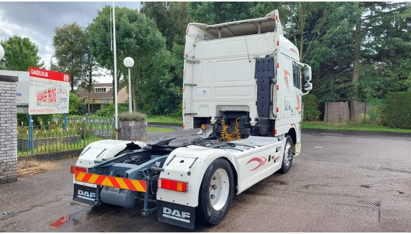 DAF XF 105.410 Retarder - Nyergesvontató: 4 kép. DAF XF 105.410 Retarder - Nyergesvontató: 4 kép.