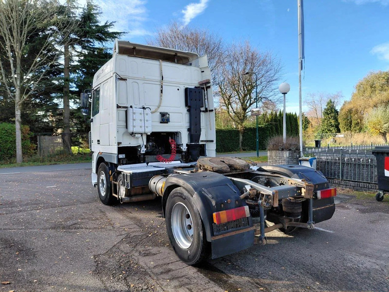 DAF XF 95.430 4x2 - Nyergesvontató: 4 kép. DAF XF 95.430 4x2 - Nyergesvontató: 4 kép.