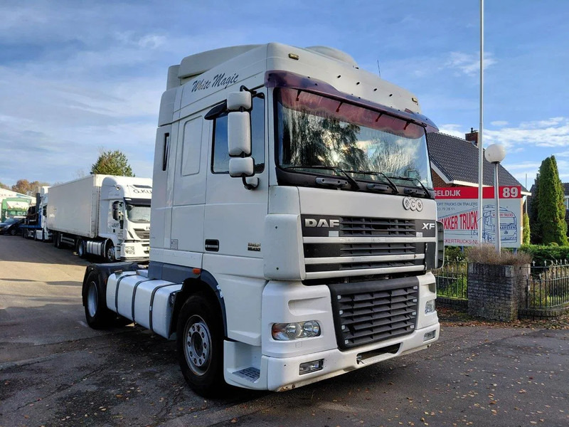 DAF XF 95.430 4x2 MANUAL ZF GEARBOX !! EURO 3 Engine !! - Nyergesvontató: 2 kép. DAF XF 95.430 4x2 MANUAL ZF GEARBOX !! EURO 3 Engine !! - Nyergesvontató: 2 kép.