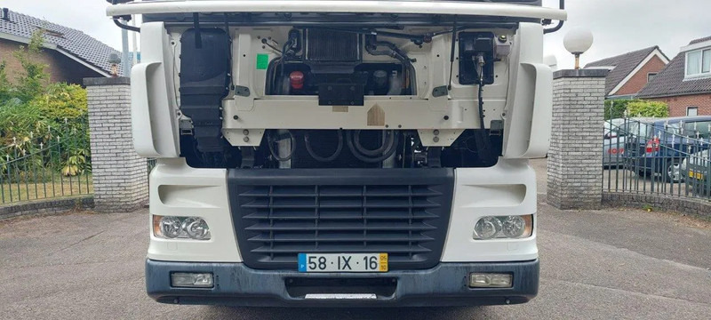 DAF XF 95.430 4x2 Manuel Gearbox Retarder - Nyergesvontató: 4 kép. DAF XF 95.430 4x2 Manuel Gearbox Retarder - Nyergesvontató: 4 kép.