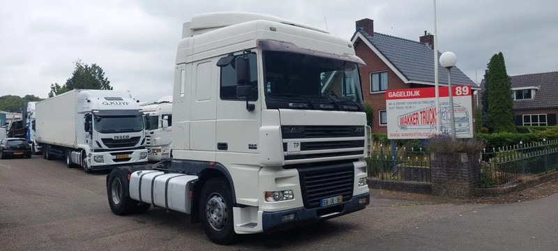 DAF XF 95.430 4x2 Manuel Gearbox Retarder - Nyergesvontató: 2 kép. DAF XF 95.430 4x2 Manuel Gearbox Retarder - Nyergesvontató: 2 kép.