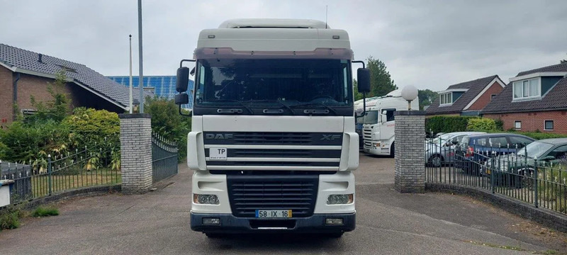 DAF XF 95.430 4x2 Manuel Gearbox Retarder - Nyergesvontató: 3 kép. DAF XF 95.430 4x2 Manuel Gearbox Retarder - Nyergesvontató: 3 kép.