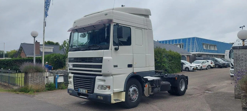 DAF XF 95.430 4x2 Manuel Gearbox Retarder - Nyergesvontató: 1 kép. DAF XF 95.430 4x2 Manuel Gearbox Retarder - Nyergesvontató: 1 kép.