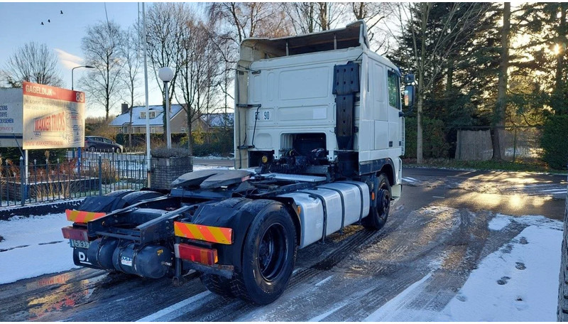 DAF XF 95.430 EURO 2 MANUAL GEARBOX - Nyergesvontató: 3 kép. DAF XF 95.430 EURO 2 MANUAL GEARBOX - Nyergesvontató: 3 kép.