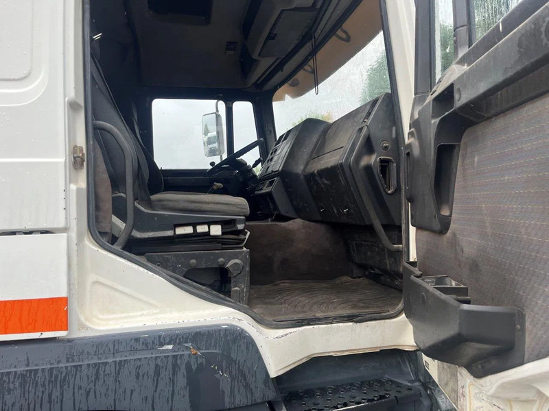 MAN 19.403 F2000 MANUAL ZF BIG AXLE KIPPER HYDRAULIC PTO - Nyergesvontató: 5 kép. MAN 19.403 F2000 MANUAL ZF BIG AXLE KIPPER HYDRAULIC PTO - Nyergesvontató: 5 kép.