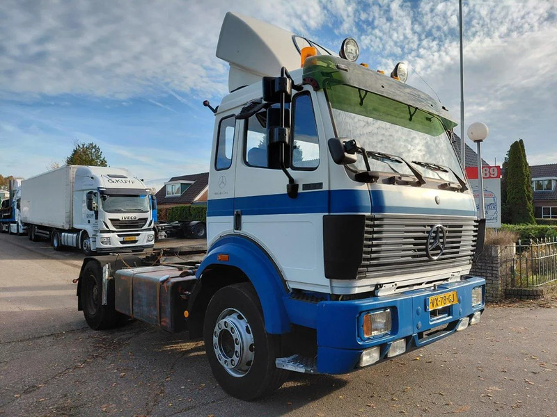Mercedes-Benz SK 1927 NL Truckhead - Nyergesvontató: 2 kép. Mercedes-Benz SK 1927 NL Truckhead - Nyergesvontató: 2 kép.