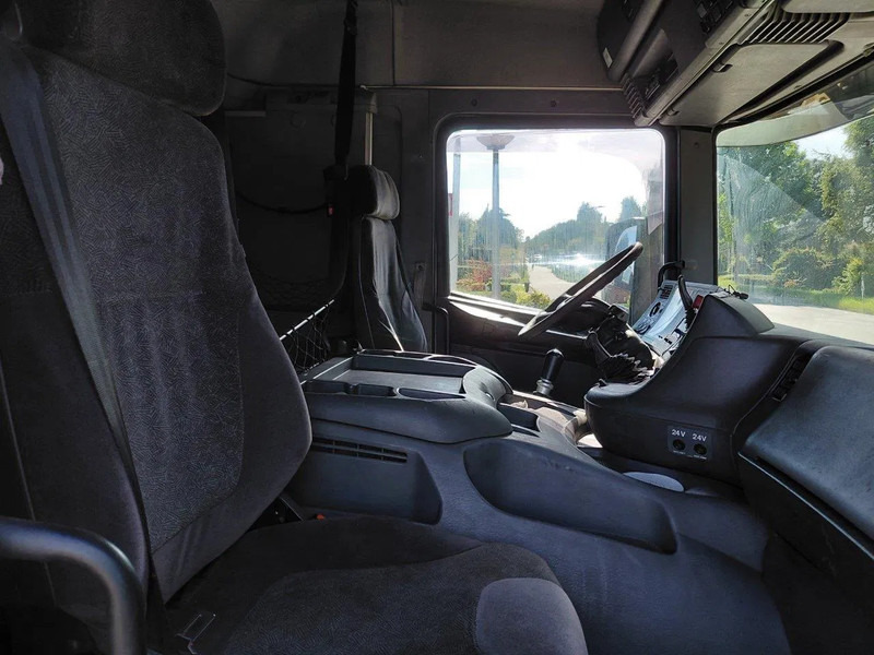 Scania P124-420 MANUAL + RETARDER !!!! 2 PIPES !!!! - Nyergesvontató: 4 kép. Scania P124-420 MANUAL + RETARDER !!!! 2 PIPES !!!! - Nyergesvontató: 4 kép.