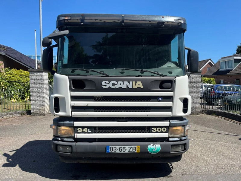 Scania P94-300 94 MANUAL GEARBOX AIRCO RETARDER 10-2004 - Nyergesvontató: 2 kép. Scania P94-300 94 MANUAL GEARBOX AIRCO RETARDER 10-2004 - Nyergesvontató: 2 kép.