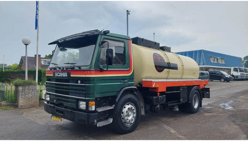 Scania P82 4x2 Tank - Tartályos teherautó: 1 kép. Scania P82 4x2 Tank - Tartályos teherautó: 1 kép.