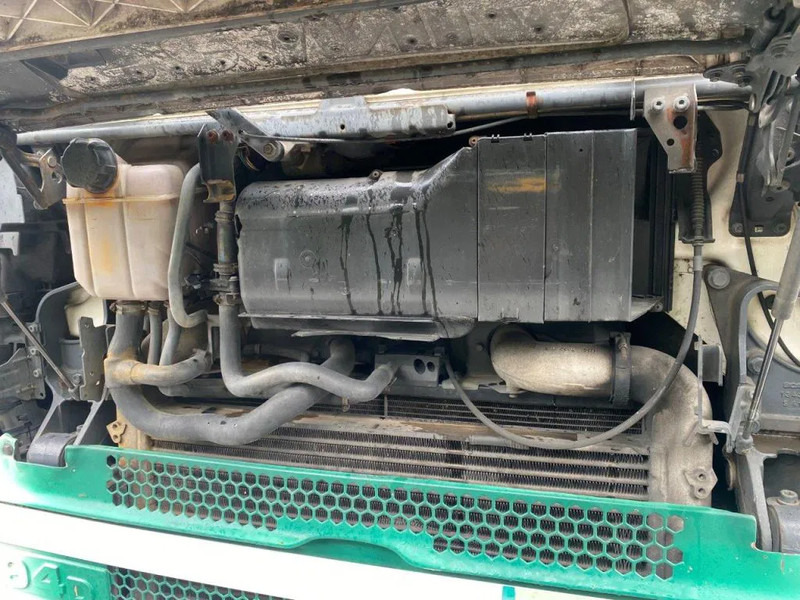 Scania P94-220 MANUAL BOX MECHANIC FUEL PUMP - Ponyvás teherautó: 2 kép. Scania P94-220 MANUAL BOX MECHANIC FUEL PUMP - Ponyvás teherautó: 2 kép.