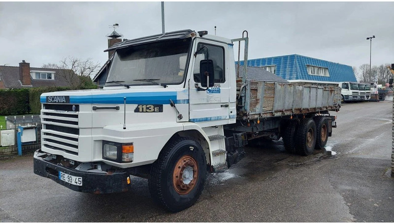Scania T113-320 6X4 Kipper Steel Spring - Billenőplatós teherautó: 1 kép. Scania T113-320 6X4 Kipper Steel Spring - Billenőplatós teherautó: 1 kép.