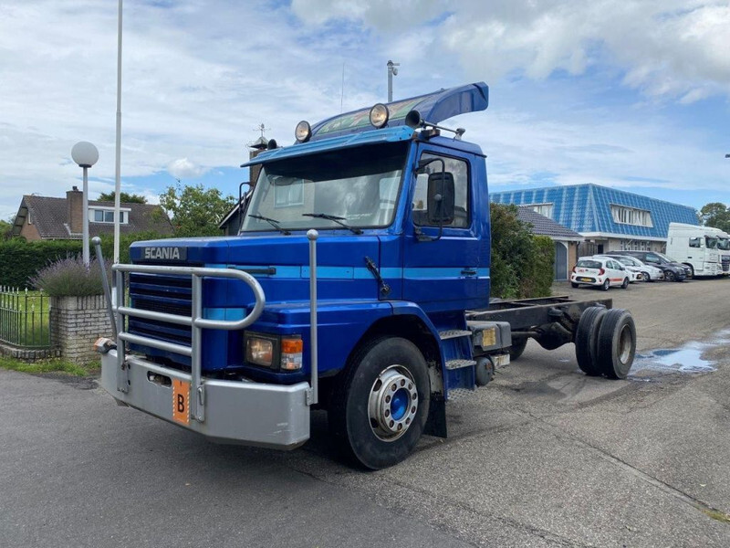 Scania T82 T 82 4x2 CHASSIS FULL STEEL SUSPENSION - Alvaz teherautó: 1 kép. Scania T82 T 82 4x2 CHASSIS FULL STEEL SUSPENSION - Alvaz teherautó: 1 kép.
