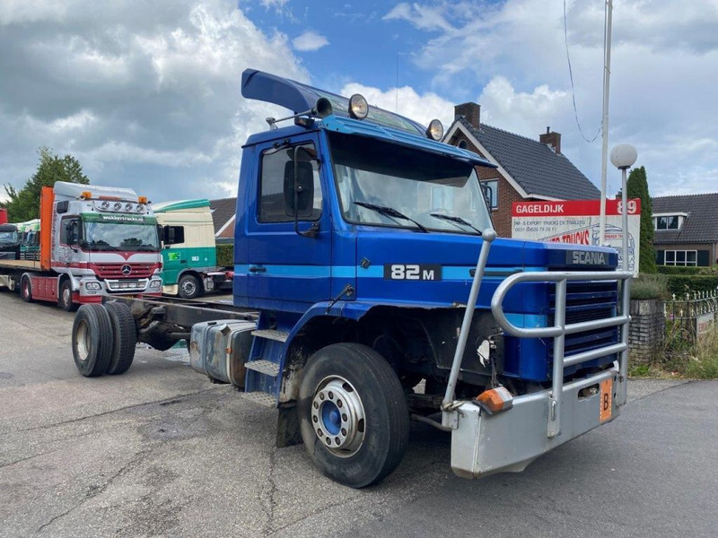 Scania T82 T 82 4x2 CHASSIS FULL STEEL SUSPENSION - Alvaz teherautó: 3 kép. Scania T82 T 82 4x2 CHASSIS FULL STEEL SUSPENSION - Alvaz teherautó: 3 kép.