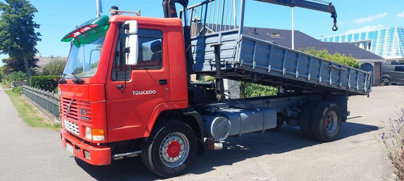 Volvo FL 10.320 4x2 Kipper Crane Steel Suspension - Billenőplatós teherautó, Darus autó: 2 kép. Volvo FL 10.320 4x2 Kipper Crane Steel Suspension - Billenőplatós teherautó, Darus autó: 2 kép.