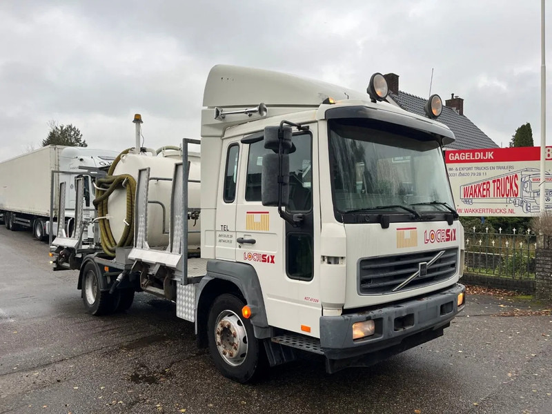 Volvo FL 611 FL6 11 4x2 with TANK, possible to remove the tank - Tartályos teherautó: 4 kép. Volvo FL 611 FL6 11 4x2 with TANK, possible to remove the tank - Tartályos teherautó: 4 kép.
