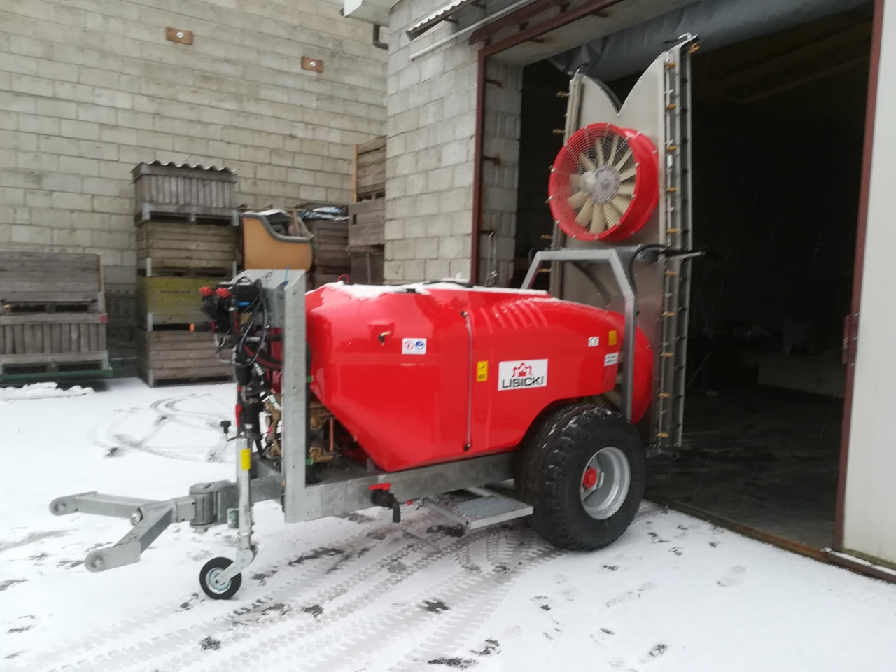 Lisicki Opryskiwacz sadowniczy / Orchard sprayer - Vontatott permetezők: 4 kép. Lisicki Opryskiwacz sadowniczy / Orchard sprayer - Vontatott permetezők: 4 kép.