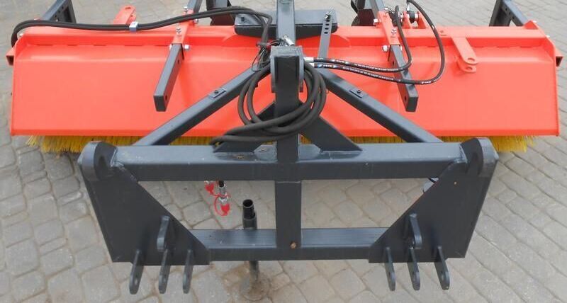METAL-TECHNIK Zamiatarka 1,6/Sweeper - Ferde seprő - Utcaseprő gép: 2 kép. METAL-TECHNIK Zamiatarka 1,6/Sweeper - Ferde seprő - Utcaseprő gép: 2 kép.