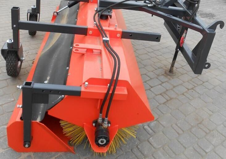 METAL-TECHNIK Zamiatarka 2m/ New Sweeper / Barredora de 2 m - Ferde seprő - Utcaseprő gép: 5 kép. METAL-TECHNIK Zamiatarka 2m/ New Sweeper / Barredora de 2 m - Ferde seprő - Utcaseprő gép: 5 kép.