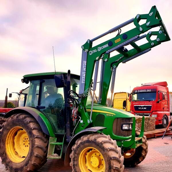 Metal-Technik Frontlader John Deere MT-03 / Ładowacz czołowy John Deere MT-03 - Homlokrakodó traktorhoz - Traktor: 3 kép. Metal-Technik Frontlader John Deere MT-03 / Ładowacz czołowy John Deere MT-03 - Homlokrakodó traktorhoz - Traktor: 3 kép.