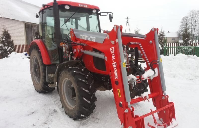 Metal-Technik Frontlader ZETOR MT-02 / Ładowacz czołowy ZETOR MT-02 - Homlokrakodó traktorhoz - Traktor: 2 kép. Metal-Technik Frontlader ZETOR MT-02 / Ładowacz czołowy ZETOR MT-02 - Homlokrakodó traktorhoz - Traktor: 2 kép.