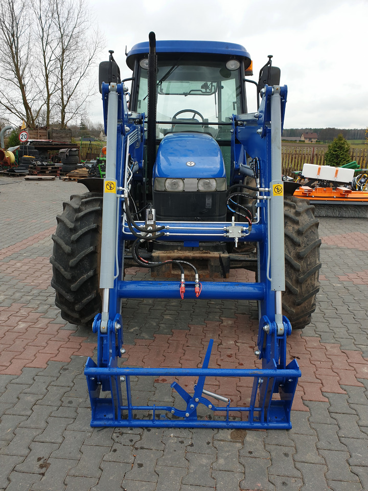 Metal-Technik Ładowacz MT-O3 - Homlokrakodó traktorhoz - Traktor: 1 kép. Metal-Technik Ładowacz MT-O3 - Homlokrakodó traktorhoz - Traktor: 1 kép.