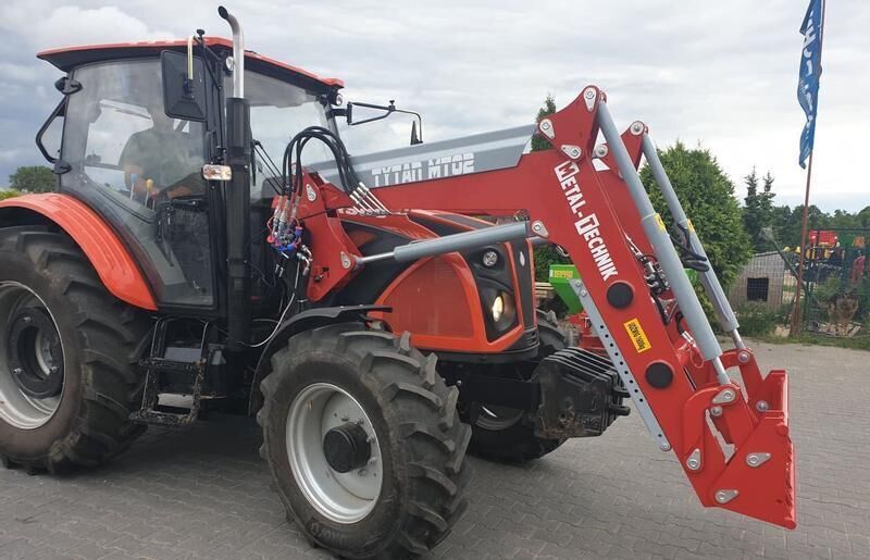Metal-Technik Ładowacz czołowy do Ursus MT-02 - Homlokrakodó traktorhoz - Traktor: 2 kép. Metal-Technik Ładowacz czołowy do Ursus MT-02 - Homlokrakodó traktorhoz - Traktor: 2 kép.