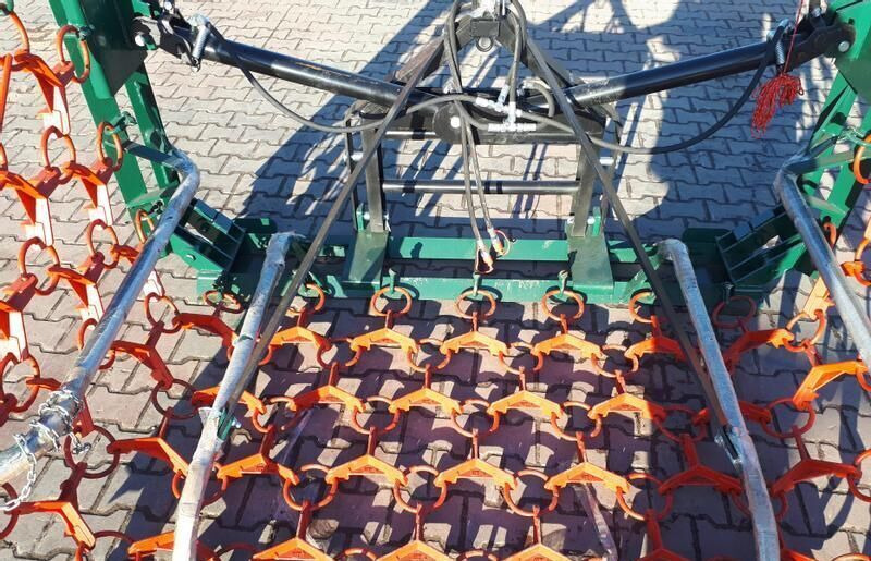 Metal-Technik WŁÓKA ŁĄKOWA 4M - Láncos borona: 2 kép. Metal-Technik WŁÓKA ŁĄKOWA 4M - Láncos borona: 2 kép.