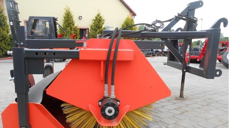 Metal-technik Sweeper/ Zamiatarka 2,4*M - Ferde seprő - Többcélú/ Speciális jármű: 3 kép. Metal-technik Sweeper/ Zamiatarka 2,4*M - Ferde seprő - Többcélú/ Speciális jármű: 3 kép.