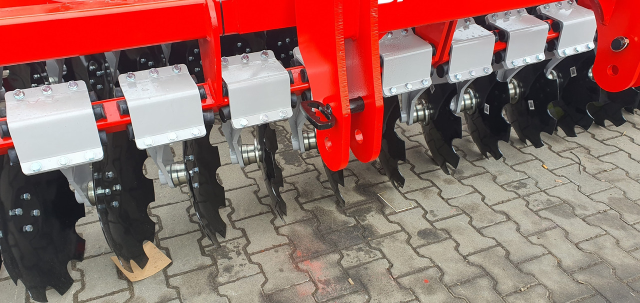 Tárcsás borona ZABIEL Brona talerzowa 6m: 9 kép. Tárcsás borona ZABIEL Brona talerzowa 6m: 9 kép.