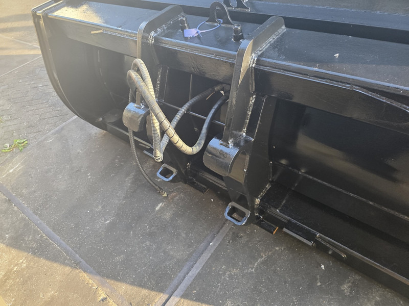 Beco hoogkiepbak caterpillar systeem 2000 high tip bucket caterpillar cat systeem 2000 - Kanál - Építőipari gépek: 5 kép. Beco hoogkiepbak caterpillar systeem 2000 high tip bucket caterpillar cat systeem 2000 - Kanál - Építőipari gépek: 5 kép.