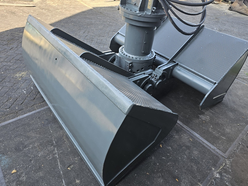 Clamshell bucket kinshofer sennebogen fuchs liebherr lh - Csipegető kanál - Építőipari gépek: 4 kép. Clamshell bucket kinshofer sennebogen fuchs liebherr lh - Csipegető kanál - Építőipari gépek: 4 kép.
