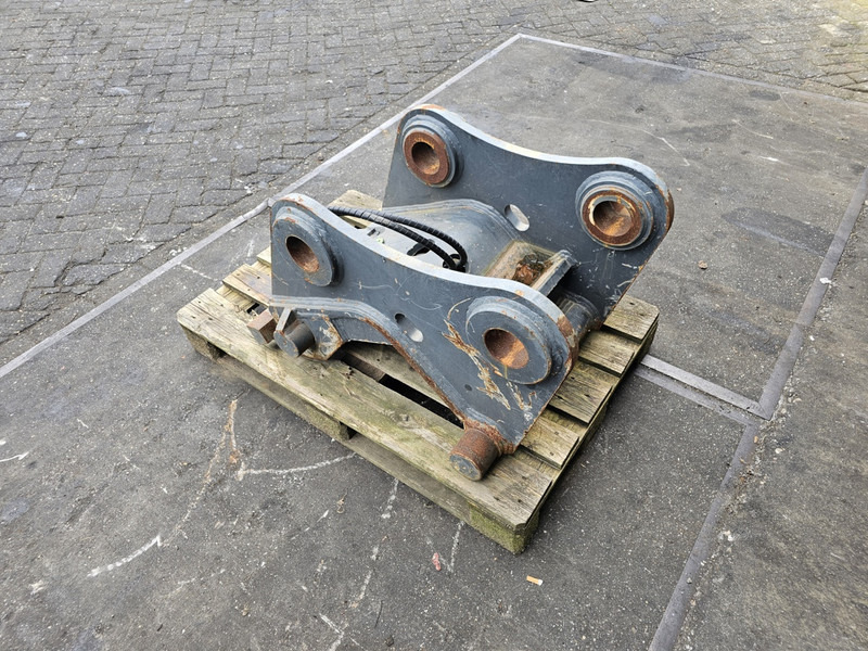 Hydraulische snelwissel cw45s cw45s coupler verachtert eurosteel - Gyorscsatlakozó - Építőipari gépek: 4 kép. Hydraulische snelwissel cw45s cw45s coupler verachtert eurosteel - Gyorscsatlakozó - Építőipari gépek: 4 kép.
