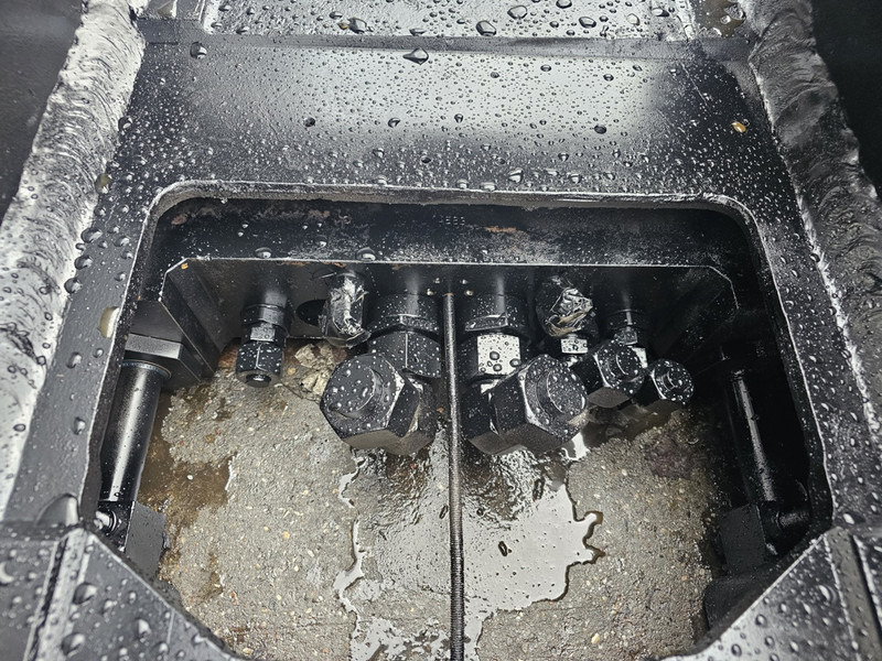 Oilquick 80 coupler connector oq80 oilquick steelwrist - Gyorscsatlakozó - Építőipari gépek: 5 kép. Oilquick 80 coupler connector oq80 oilquick steelwrist - Gyorscsatlakozó - Építőipari gépek: 5 kép.