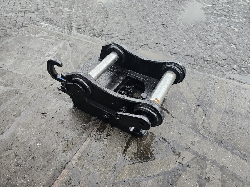 Oilquick 80 coupler connector oq80 oilquick steelwrist - Gyorscsatlakozó - Építőipari gépek: 3 kép. Oilquick 80 coupler connector oq80 oilquick steelwrist - Gyorscsatlakozó - Építőipari gépek: 3 kép.