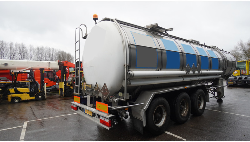 Burg 3 AXLE WATER TANK 32.000LTR - Tartályos félpótkocsi: 5 kép. Burg 3 AXLE WATER TANK 32.000LTR - Tartályos félpótkocsi: 5 kép.