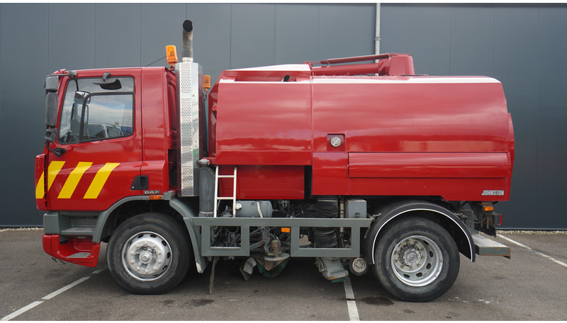 DAF 65.180 ATI STREET SWEPER RH DRIVE MANUAL GARBOX 96.000KM - Utcaseprő gép: 1 kép. DAF 65.180 ATI STREET SWEPER RH DRIVE MANUAL GARBOX 96.000KM - Utcaseprő gép: 1 kép.