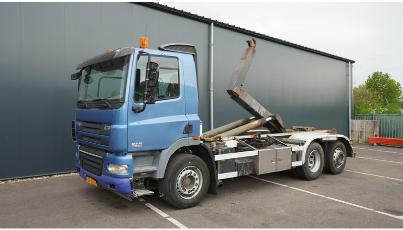 DAF CF 85.410 6X2 HOOKARM SYSTEM 681.000KM - Horgos rakodó teherautó: 3 kép. DAF CF 85.410 6X2 HOOKARM SYSTEM 681.000KM - Horgos rakodó teherautó: 3 kép.