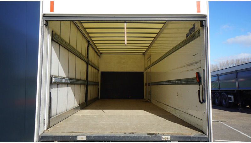 DAF LF 180 CLOSED/CURTAINSIDE 438.000KM - Ponyvás teherautó: 5 kép. DAF LF 180 CLOSED/CURTAINSIDE 438.000KM - Ponyvás teherautó: 5 kép.