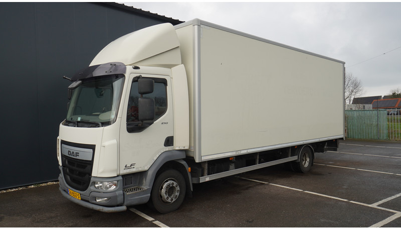 DAF LF 210 CLOSED BOX 514.000KM - Dobozos felépítményű teherautó: 3 kép. DAF LF 210 CLOSED BOX 514.000KM - Dobozos felépítményű teherautó: 3 kép.