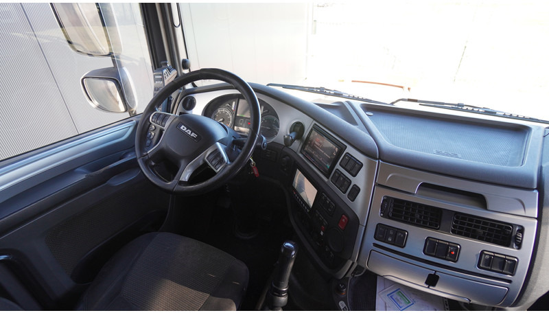 DAF XF460 8X2 HOOKARM SYSTEM TRUCK - Horgos rakodó teherautó: 4 kép. DAF XF460 8X2 HOOKARM SYSTEM TRUCK - Horgos rakodó teherautó: 4 kép.