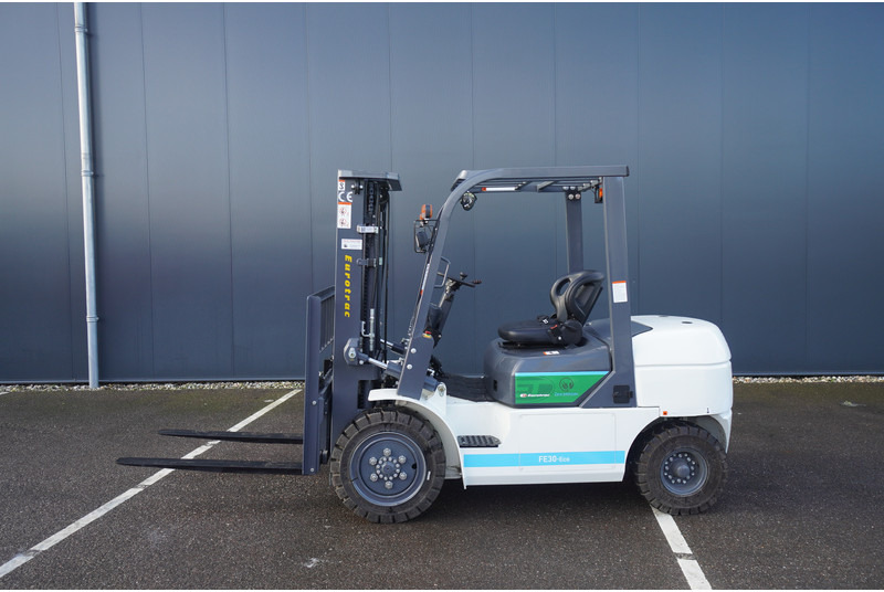 Eurotrac FE 30 ECO ELECTRIC FORKLIFT - Építőipari gépek: 1 kép. Eurotrac FE 30 ECO ELECTRIC FORKLIFT - Építőipari gépek: 1 kép.