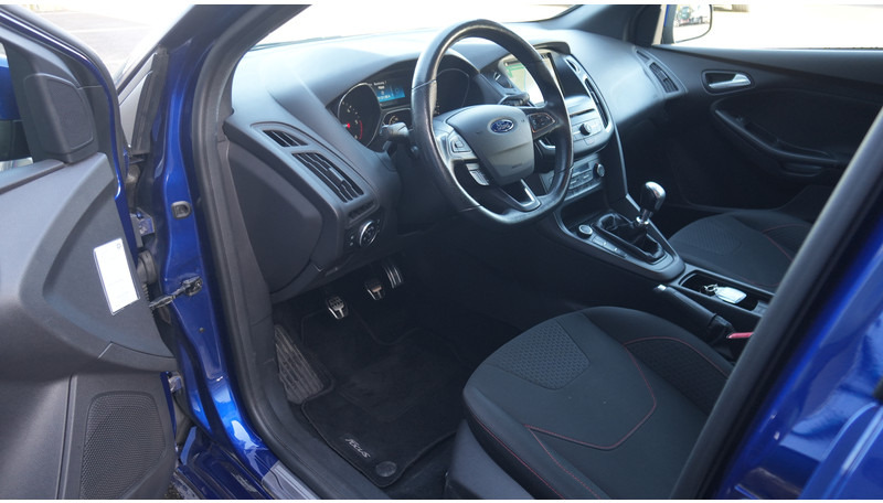 Ford Focus WAGON 1.5TDCI ST-Line - Minibusz, Kisbusz: 5 kép. Ford Focus WAGON 1.5TDCI ST-Line - Minibusz, Kisbusz: 5 kép.