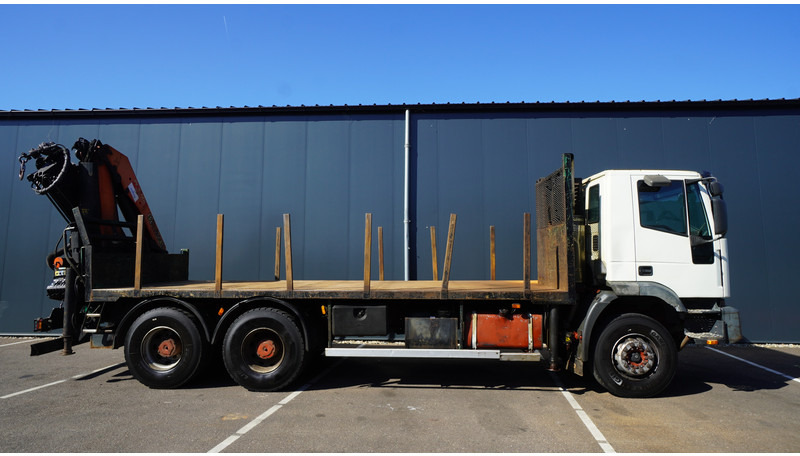 Iveco EUROTRAKKER CURSOR 350 6X4 FLATBED WITH PALFINGER PK 20002 CRANE - Darus autó: 4 kép. Iveco EUROTRAKKER CURSOR 350 6X4 FLATBED WITH PALFINGER PK 20002 CRANE - Darus autó: 4 kép.