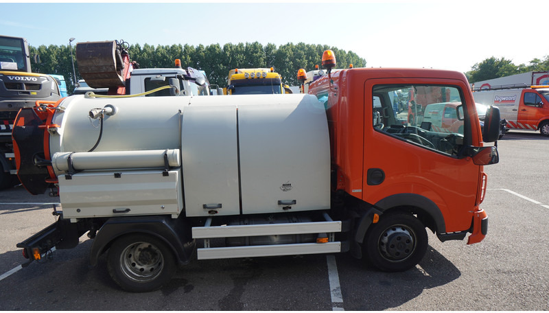 Renault Maxity 130-35/6 CC BROKEN ENGINE HIGH PRESSURE AND VACUUM SYSTEM - Kisteherautó: 2 kép. Renault Maxity 130-35/6 CC BROKEN ENGINE HIGH PRESSURE AND VACUUM SYSTEM - Kisteherautó: 2 kép.
